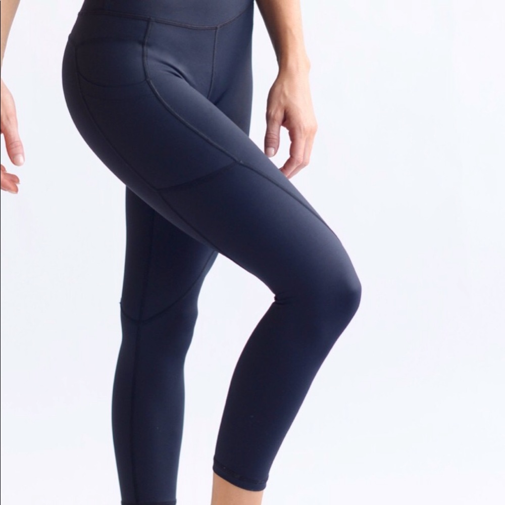 Black pocket light and tight hi-rise capris 2